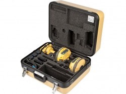 Dos receptores Una BASE y Un ROVER, con sus respectivos cargadores de las baterías.